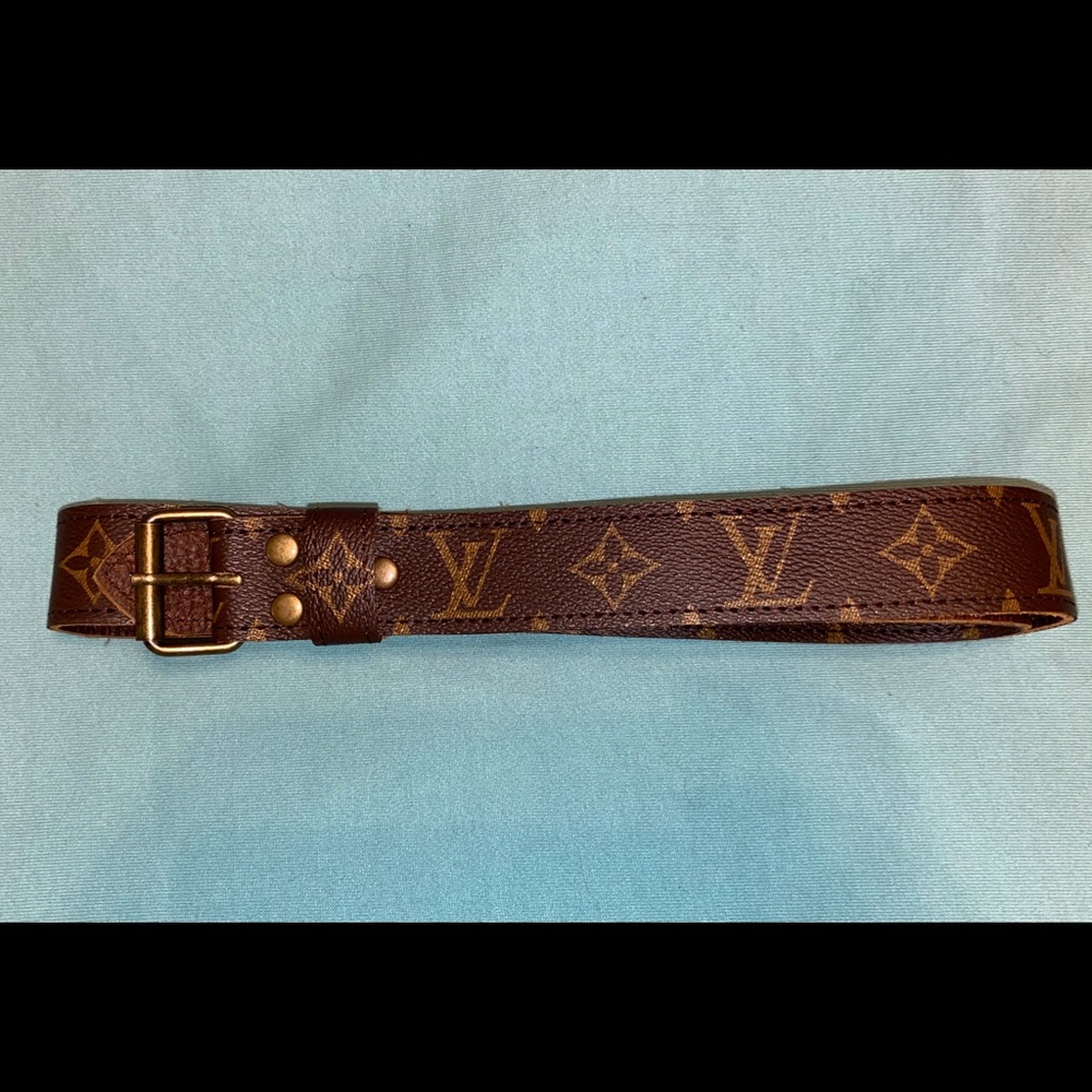 Authentic Louis Vuitton Belt will fit a size 6-10